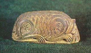 Vesilahden Kirmukarmun kullattu miekannuppi